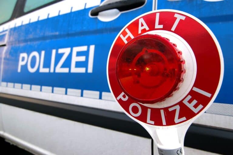 Halt, Polizei! Wie verhalte ich mich bei einer Polizeikontrolle? Was ist zu beachten? Voigt
