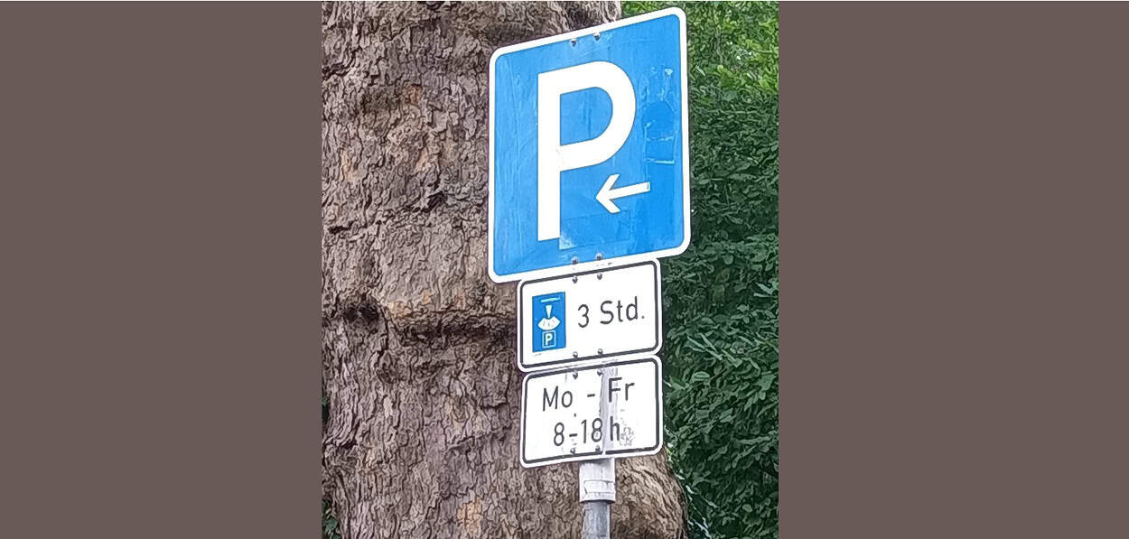 Parken erlaubt, werktags zeitlich begrenzt.